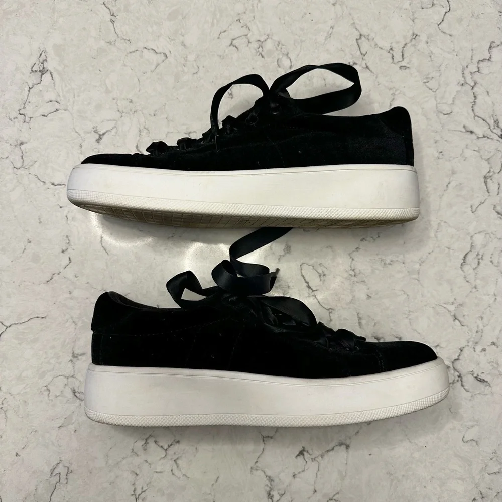 Steve Madden Women's Size 8B Bertie - V Black Velvet Velour Platform Sneakers